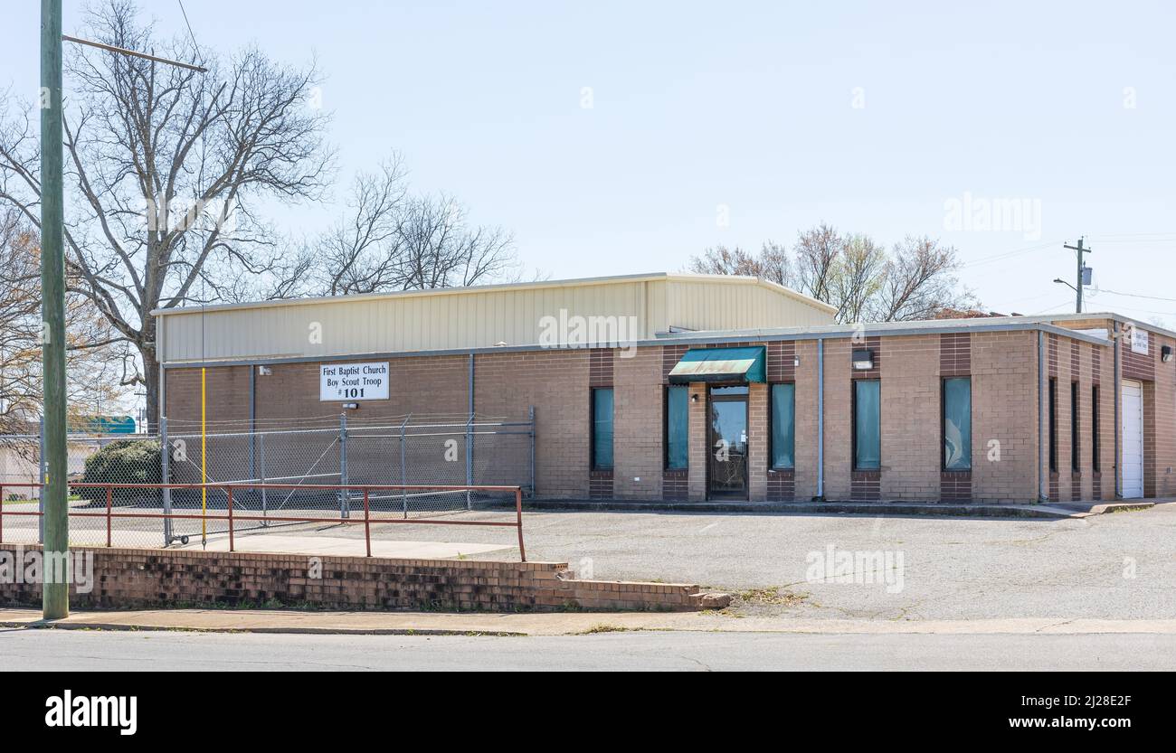 SHELBY, NC, USA-28 MARS 2022: Première église baptiste Boy Scout troupe #101 bâtiment. Banque D'Images