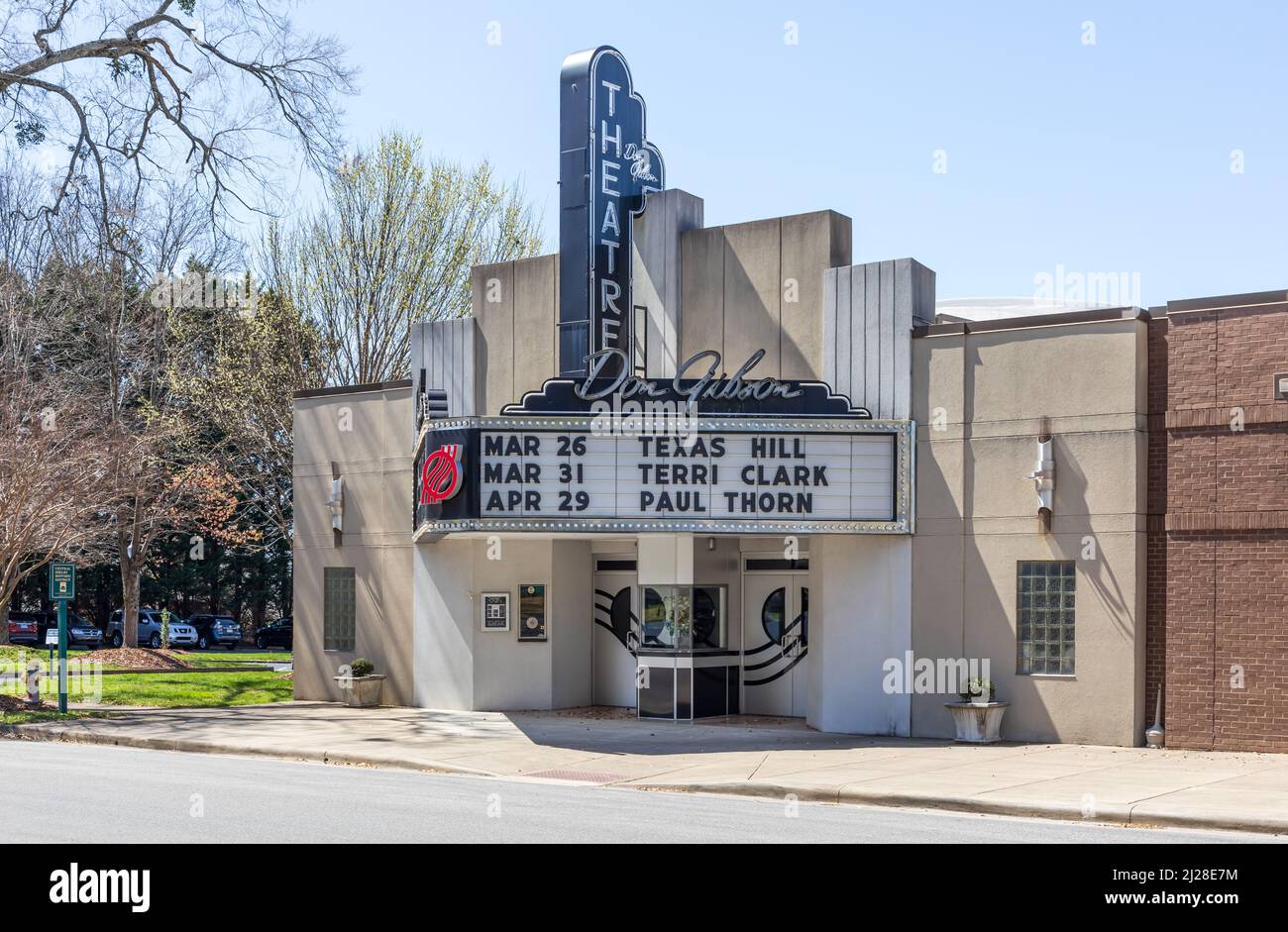 SHELBY, NC, USA-28 MARS 2022: Le Don Gibson Theatre, un lieu de divertissement art déco de 400 places, ouvert en 1939 comme une maison de cinéma, et nommé d'après un pro Banque D'Images