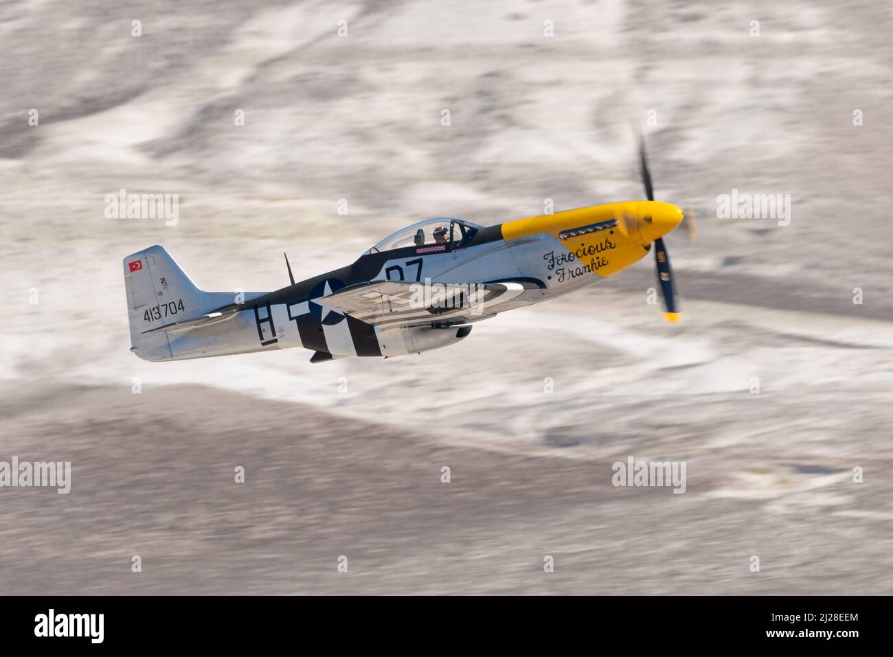 ESKISEHIR, TURQUIE - 12 SEPTEMBRE 2021 : M.S.O. Mustang P-51D nord-américain du musée de l'air et de l'espace, Frankie féroce, présentant un spectacle au Sivrihisar SH Banque D'Images