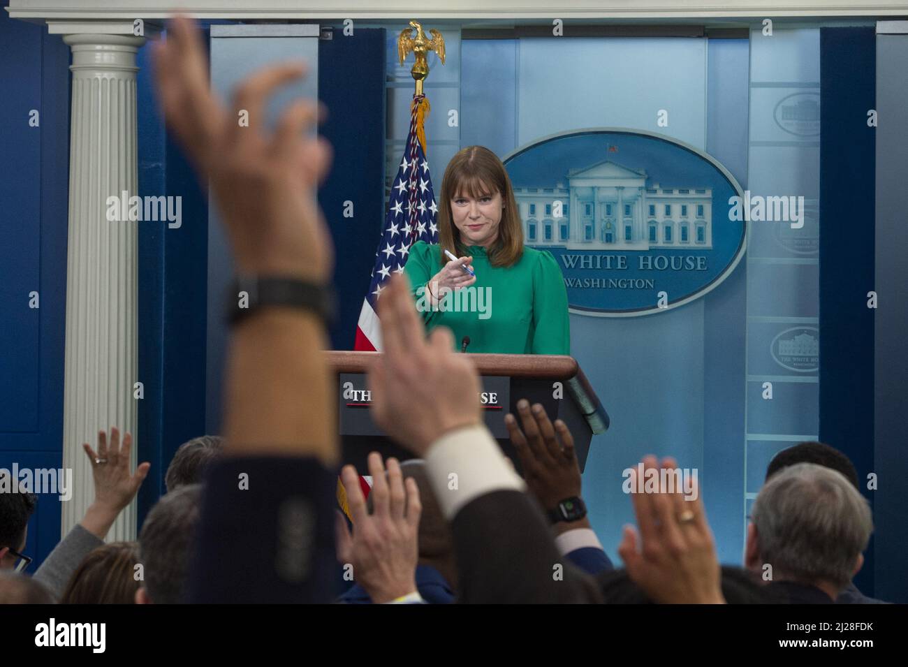 Washington, États-Unis. 30th mars 2022. La directrice des communications de la Maison-Blanche, Kate Bedingfield, répond aux questions des journalistes lors d'un point de presse à la Maison-Blanche à Washington, DC, le mercredi 30 mars 2022. Photo de Rod Lamkey/UPI crédit: UPI/Alay Live News Banque D'Images