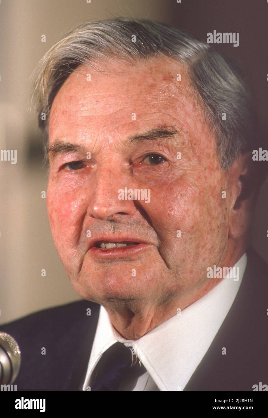 USA, FÉVRIER 1989 - David Rockefeller pendant le discours. Banque D'Images