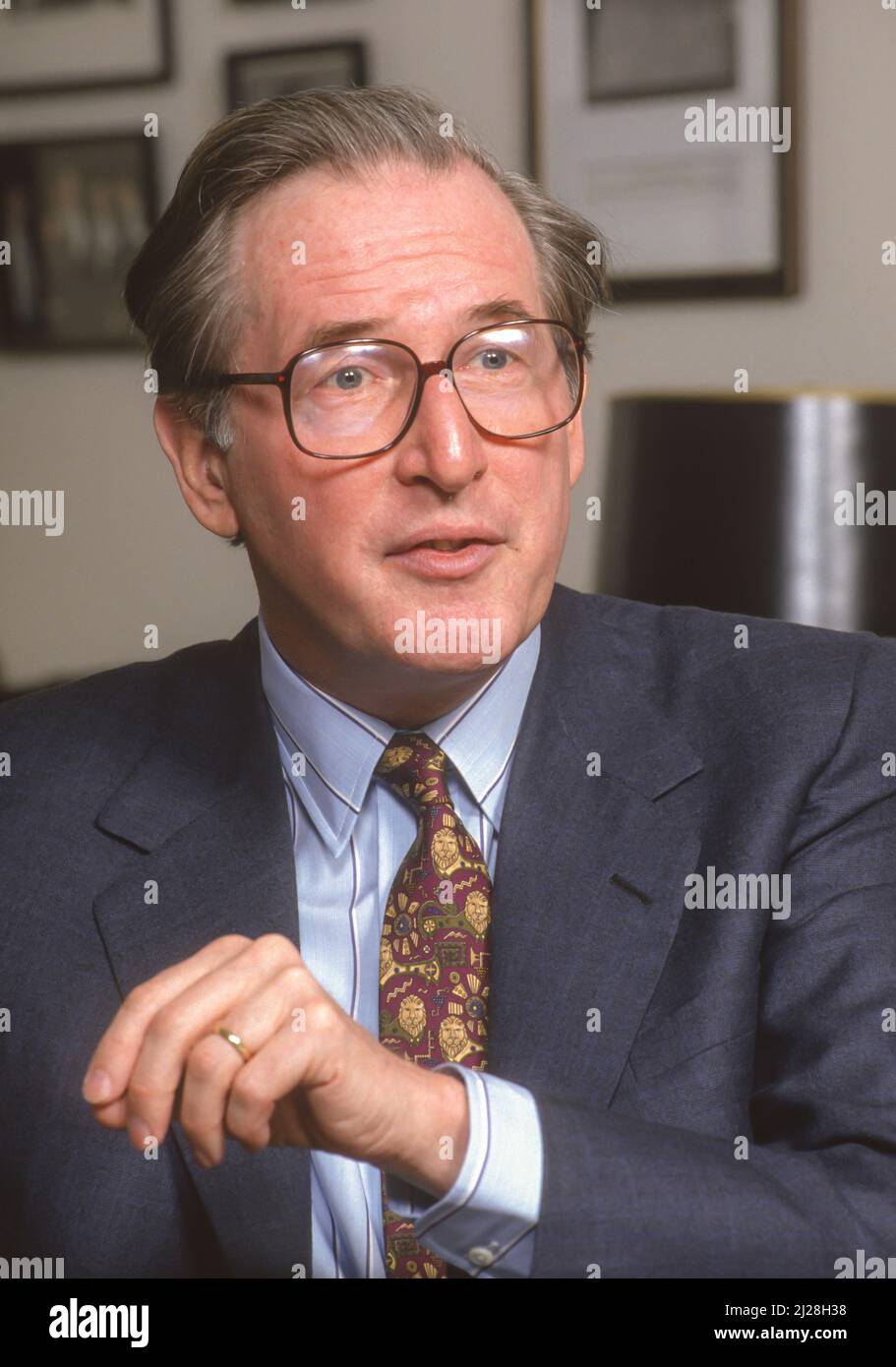 WASHINGTON, DC, Etats-Unis - le sénateur américain Jay Rockefeller (D-WV) s'est exprimé lors d'une interview dans son bureau de capitol Hill, le 20 avril 1993. Banque D'Images