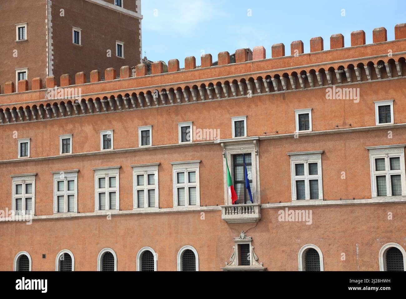 La façade du Palais de Venise fait face à la Piazza Venice et au balcon où le Duce Benito Mussolini a prononcé le discours avec le peuple italien Banque D'Images