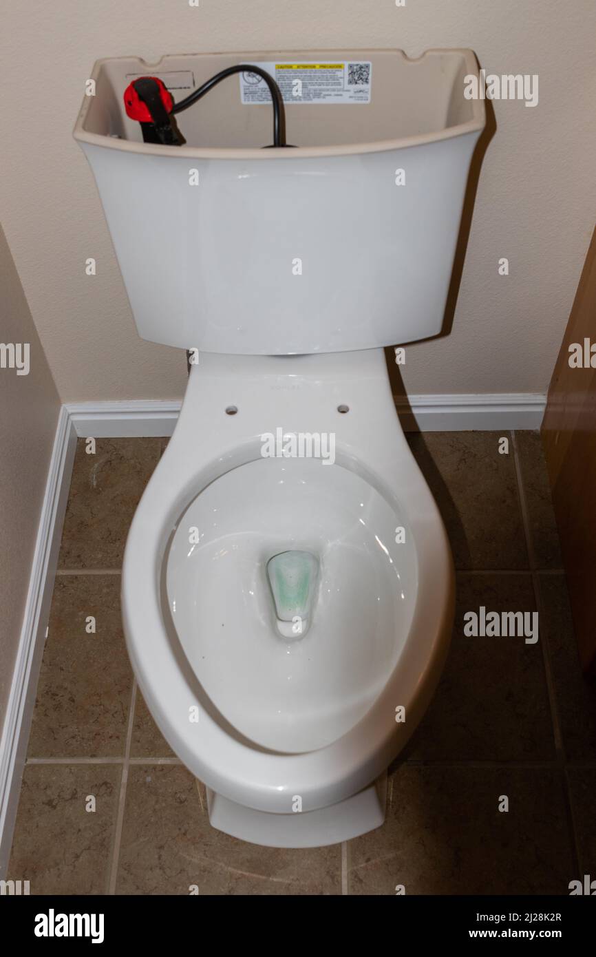 Installation d'une nouvelle toilette, privée ou latrine Photo Stock - Alamy