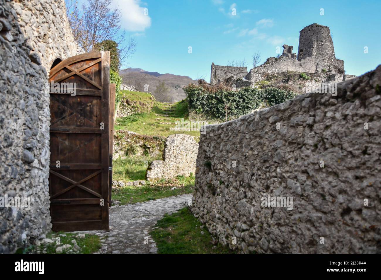 Les ruines d'un château médiéval à Gioia Sannitica, province de Caserta, Italie. Banque D'Images