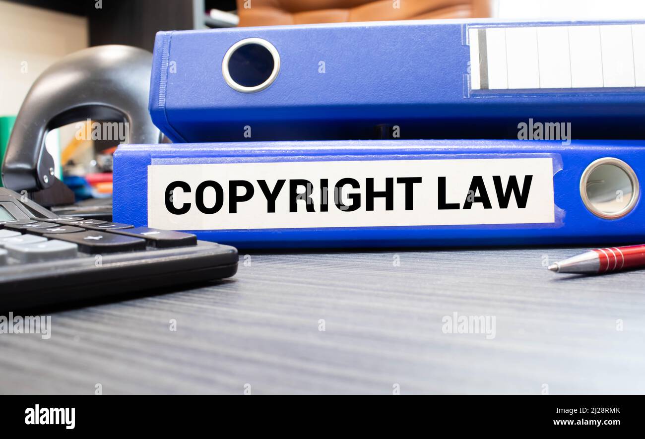 Dossier bleu portant le libellé droit d'auteur. Banque D'Images