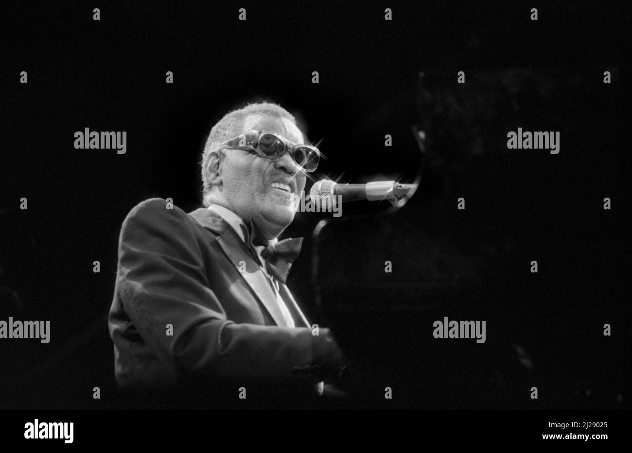 Ray Charles se produit au Capital radio Jazz Festival 1982 à Knebworth, Hertfordshire, Angleterre. Banque D'Images