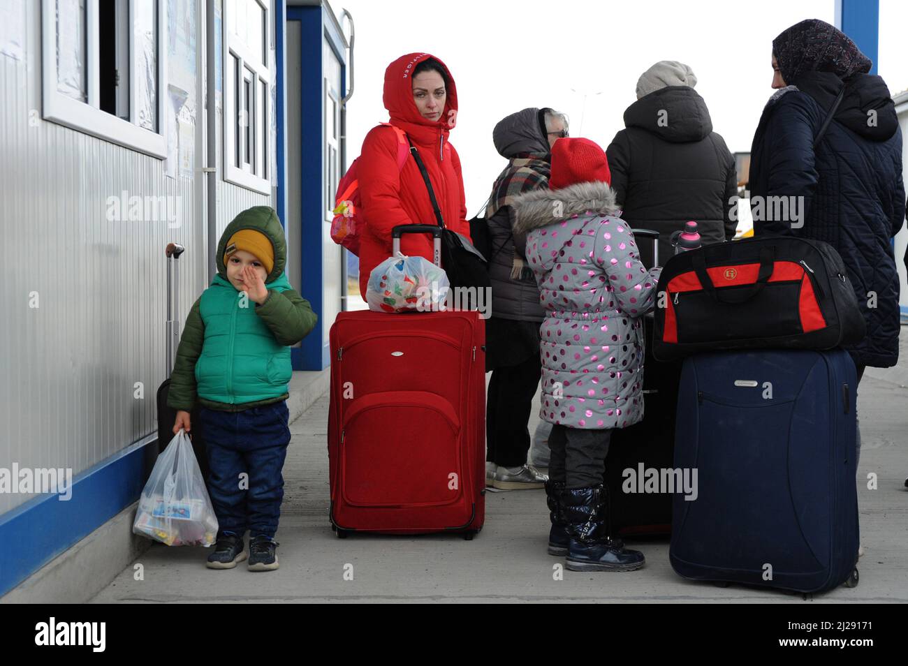 Accueil des réfugiés ukrainiens au poste frontalier d'isaccea - roumanie Banque D'Images