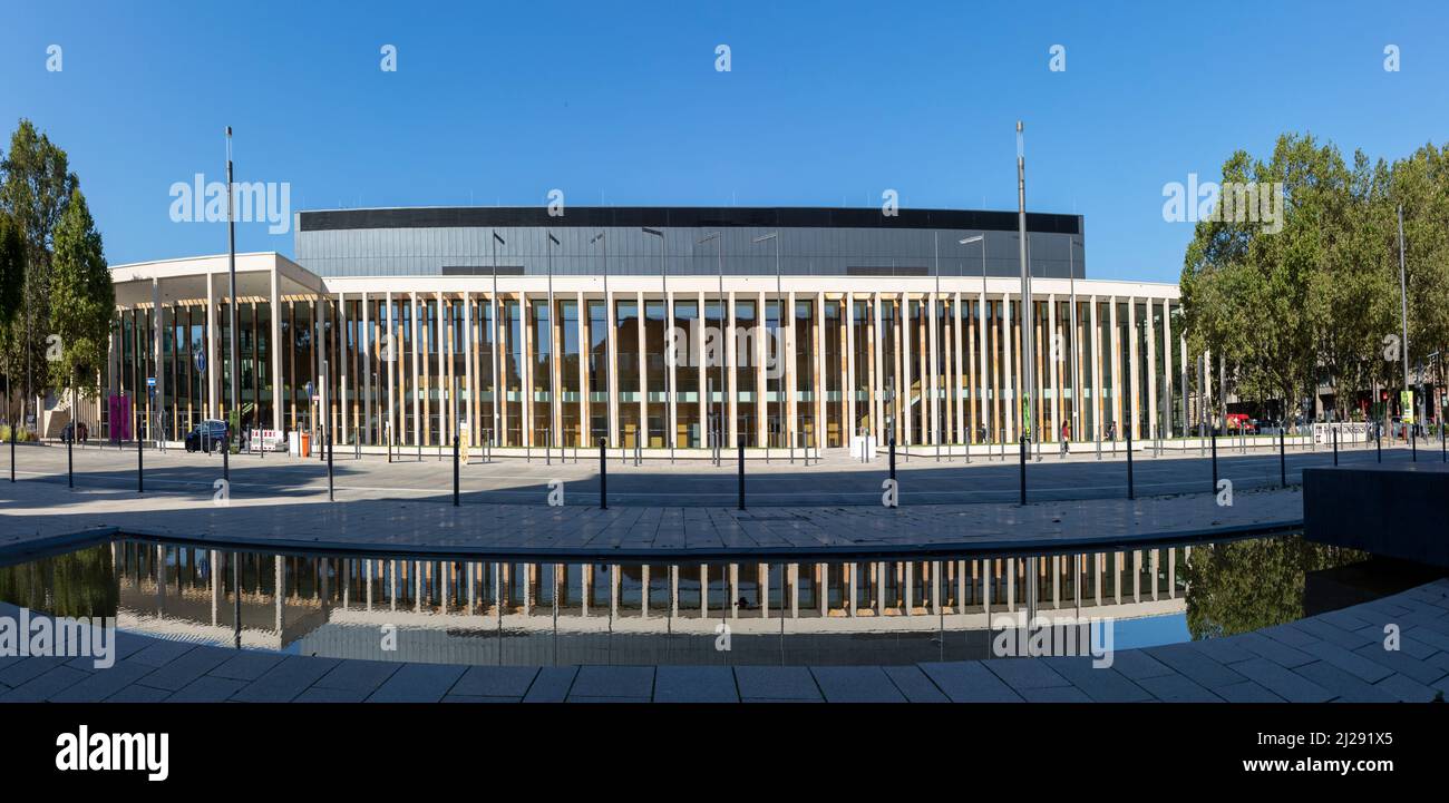 Wiesbaden, Allemagne - 3 septembre 2021 : le nouveau centre des congrès Rheinmain de Wiesbaden, ouvert en tant qu'événement, congrès, salon et centre de réunion à Wiesbaden Banque D'Images