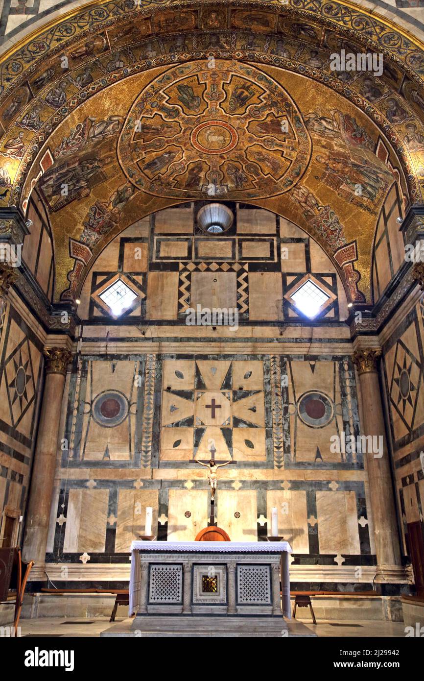 L'autel du Baptistère à Florence en Italie. Banque D'Images