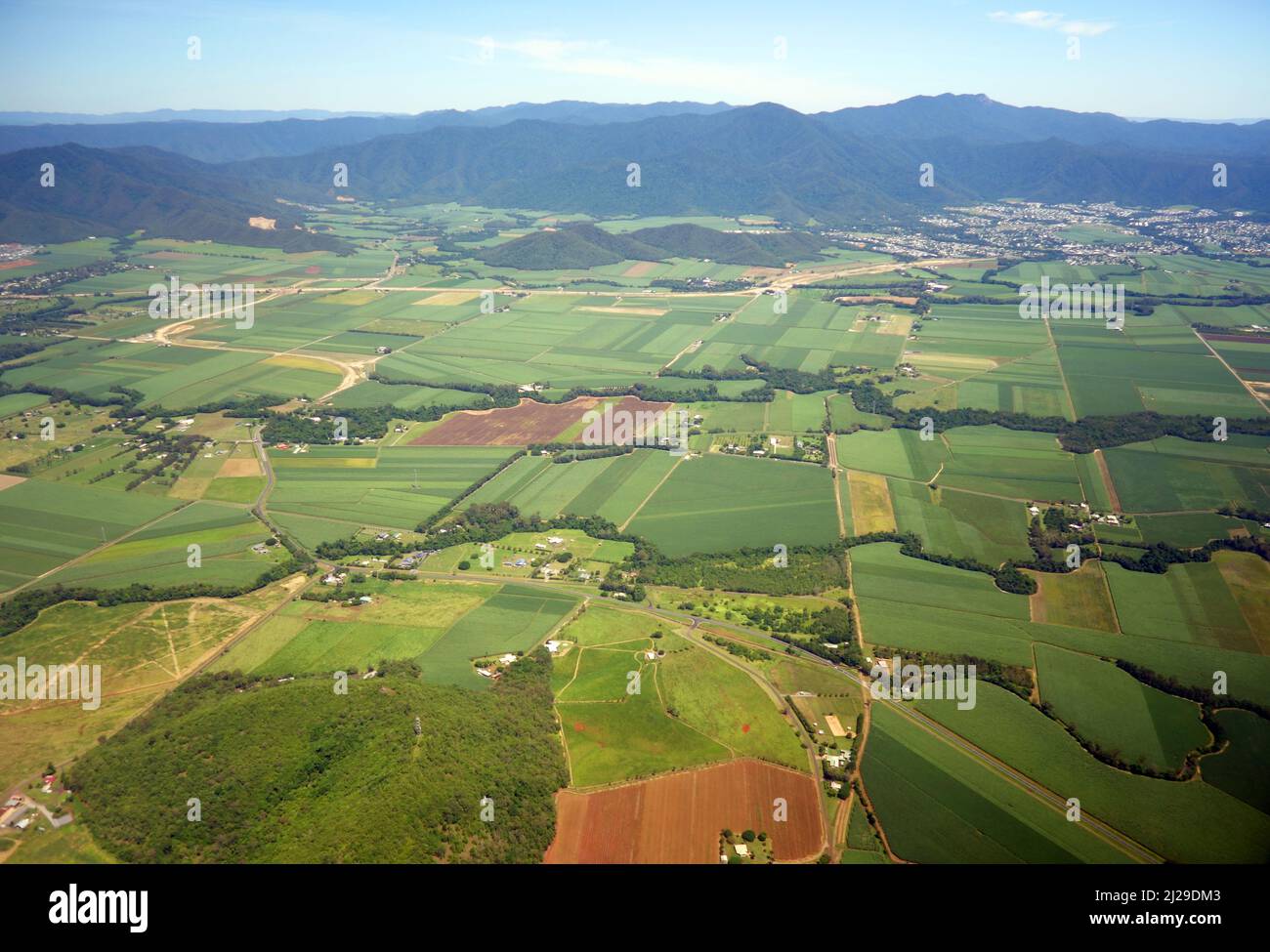 Vue aérienne des utilisations des terres agricoles au sud de Cairns, Queensland, Australie Banque D'Images