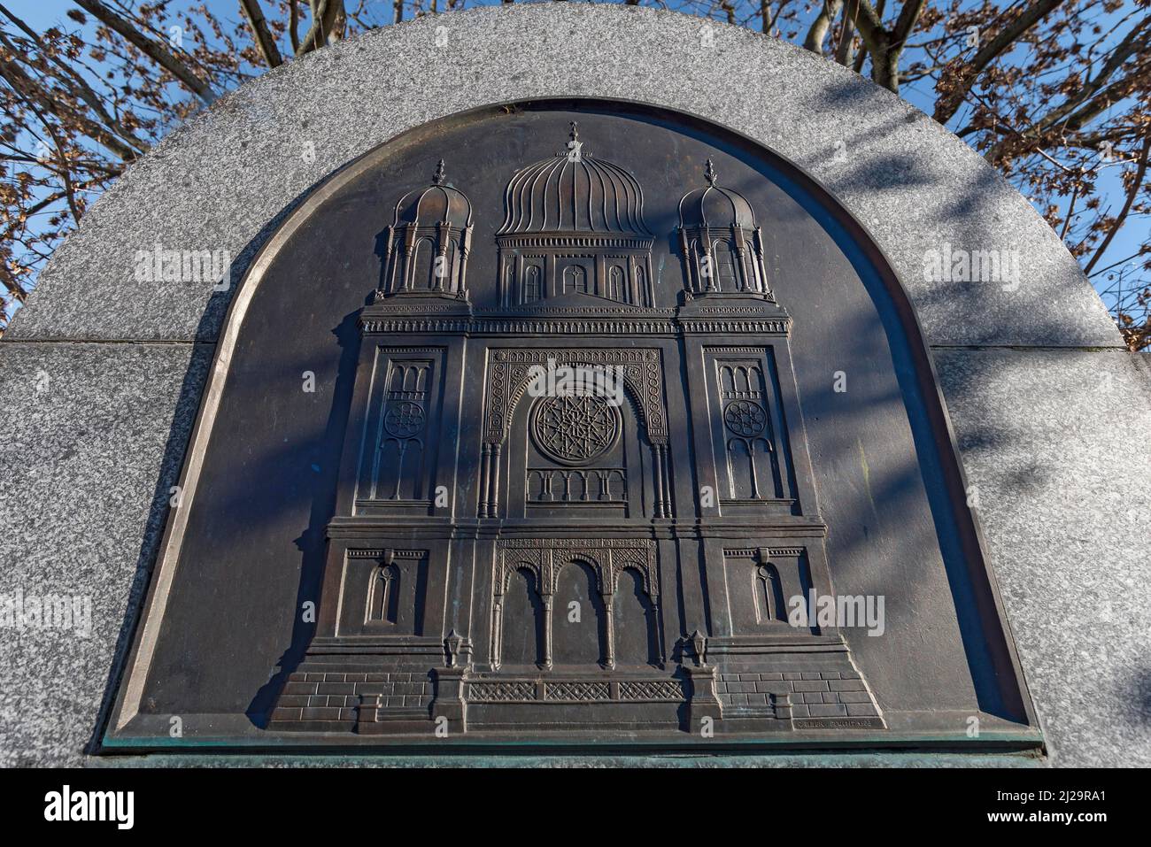 Relief au site commémoratif de l'ancienne synagogue incendiée par le régime nazi en 1938, Nuremberg, moyenne-Franconie, Bavière, Allemagne Banque D'Images