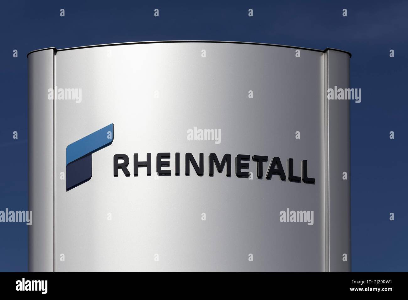 Rheinmetall, logo de l'usine de Niederrhein de Pierburg, Rheinmetall Automotive AG, fournisseur automobile, Neuss, Rhénanie-du-Nord-Westphalie, Allemagne Banque D'Images
