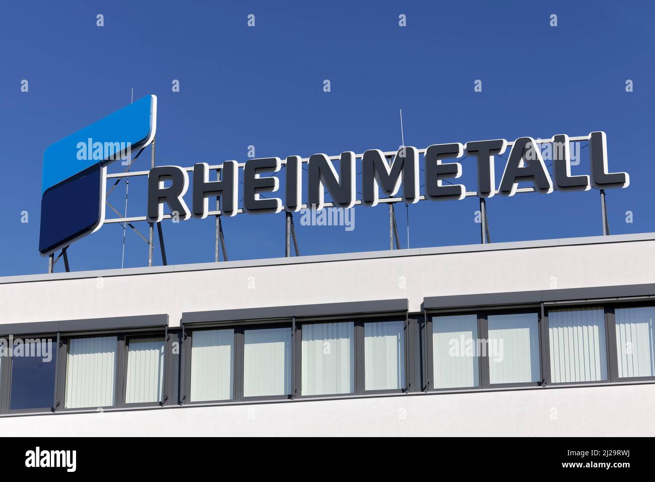 Rheinmetall, logo de l'usine de Niederrhein de Pierburg, Rheinmetall Automotive AG, fournisseur automobile, Neuss, Rhénanie-du-Nord-Westphalie, Allemagne Banque D'Images