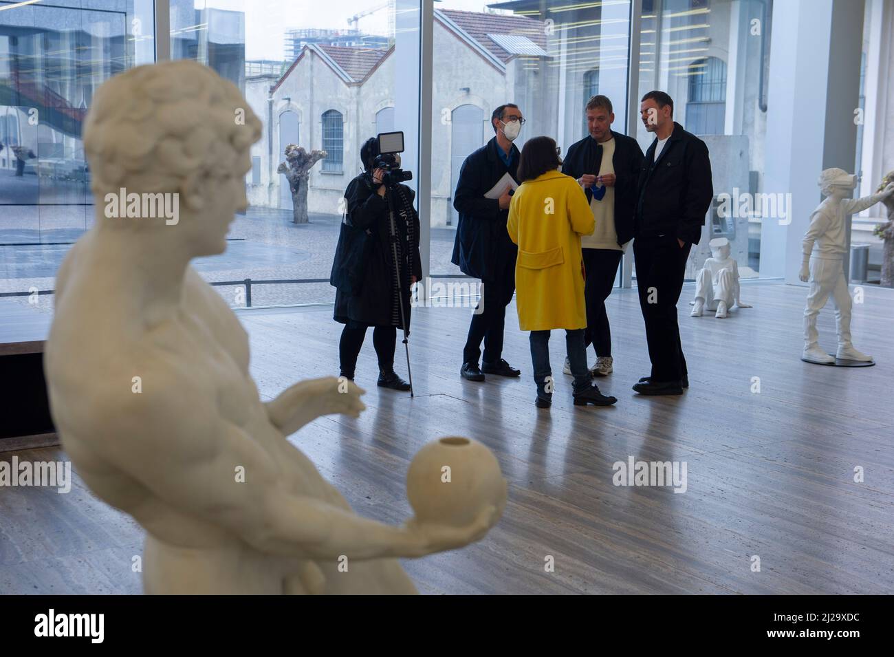 2022 mars 30 - Europe, Italie, Lombardie, Milan - "les corps inutiles?" À la fondation Prada du duo d'artistes Michael Elmgreen et Ingar Dragset. Banque D'Images