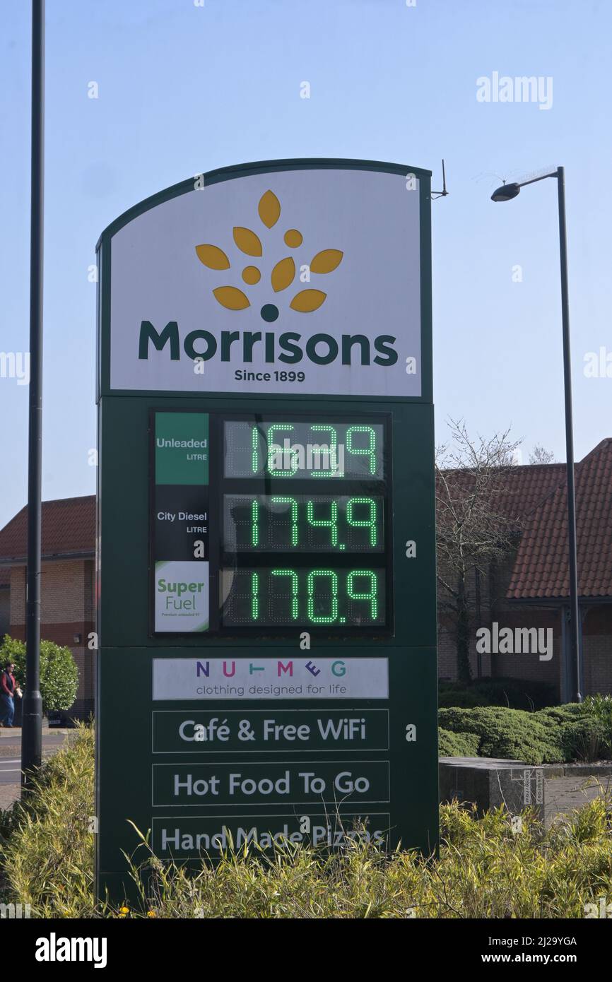 panneau du prix du carburant, morrisons, mars 2022, diss, angleterre Banque D'Images