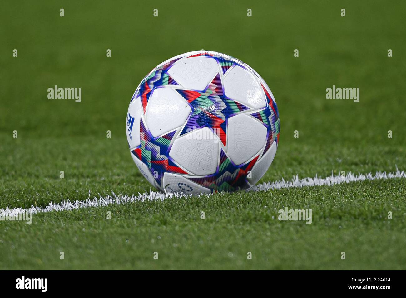 Ballon de match officiel de l'uefa Banque de photographies et d'images à  haute résolution - Page 12 - Alamy