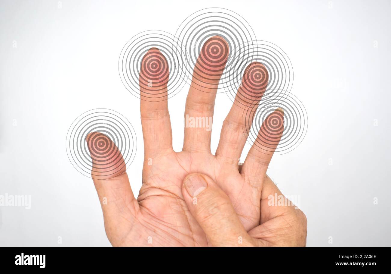 Picotements et engourdissement du bout des doigts d'un vieil homme  asiatique atteint de diabète. Problèmes de sensation de doigt. Problèmes de  mains et de nerfs. Toucher fin Photo Stock - Alamy