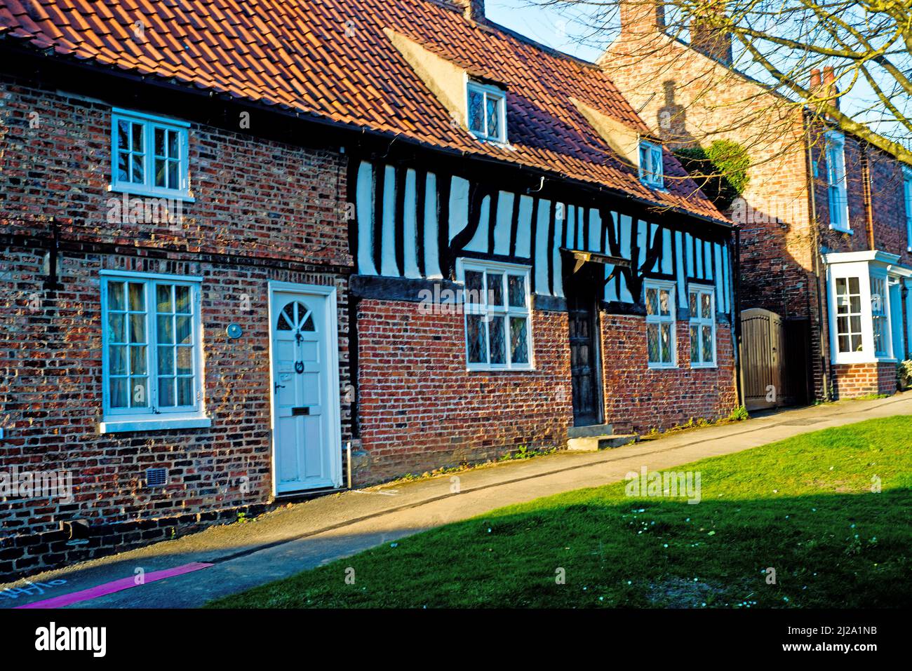 Propriété encadrée de bois d'époque, Uppleby, Easingwold, North Yorkshire, Angleterre Banque D'Images