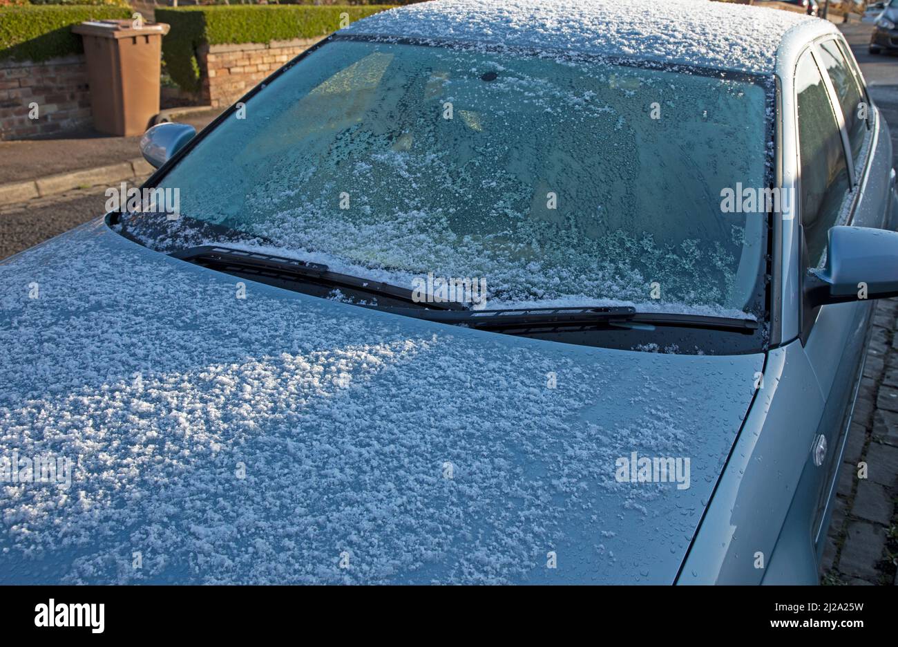 Édimbourg, Écosse, Royaume-Uni. 31st mars 2022. La marche se termine par des averses de pluie, donnant aux véhicules une légère couverture de glace et de neige ainsi qu'un départ ensoleillé. Credit: Archwhite/alamy Live news Banque D'Images