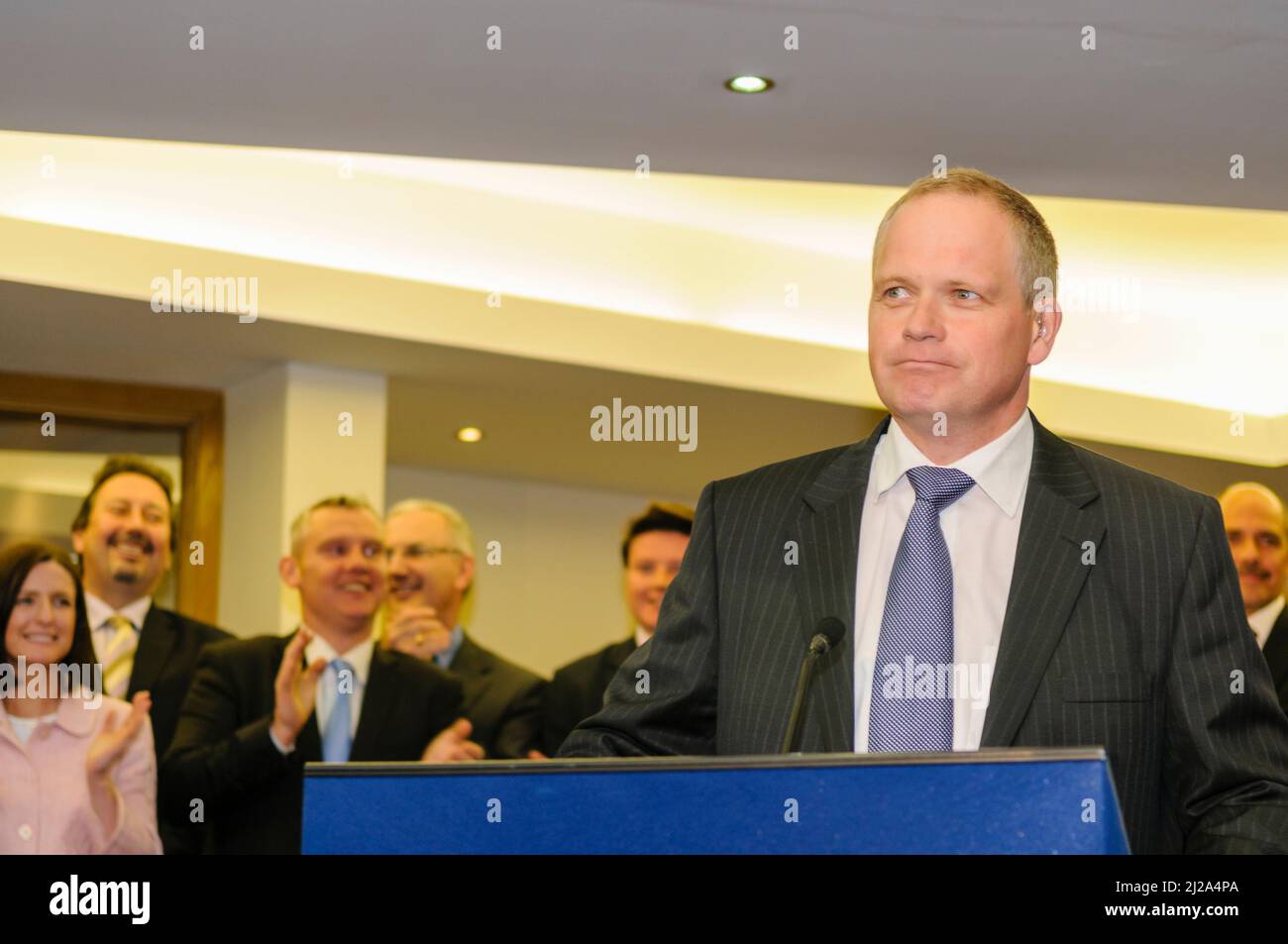 Belfast, Irlande du Nord, 4th mai 2010. Trevor Ringland s'adresse au public lors d'une réunion du Parti unioniste d'Ulster. Banque D'Images