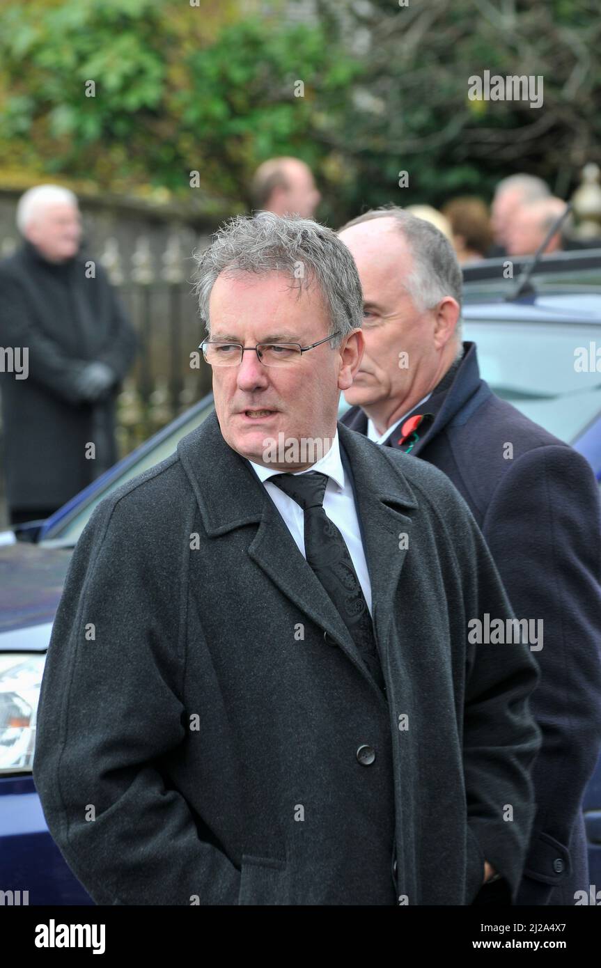 6th novembre 2012, Cookstown, Irlande du Nord. Le chef du Parti unioniste de l'Ulster, Mike Nesbitt, arrive aux funérailles de l'officier de prison David Black, qui a été assassiné en conduisant au travail jeudi matin dernier. Banque D'Images