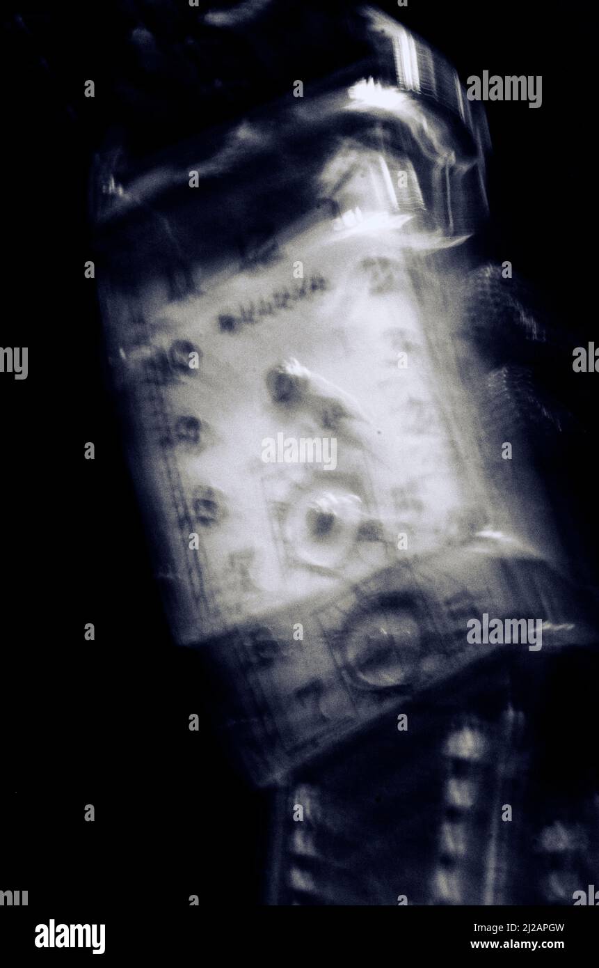 des images fantômes et floues de la montre-bracelet vintage des années 1930, tank rectangulaire Banque D'Images