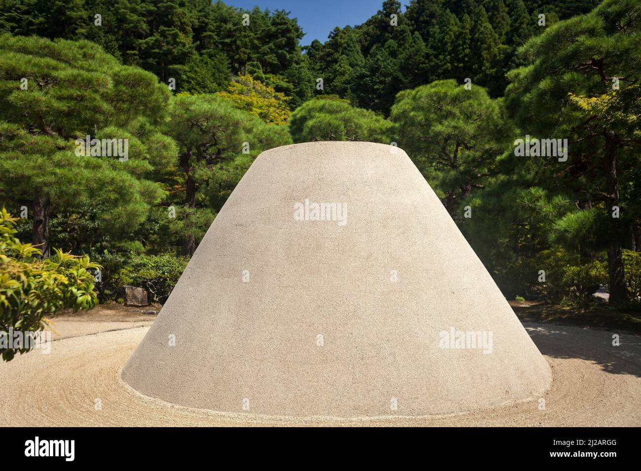 Kōgetsudai (pile de sable symbolisant le Mont Fuji) dans le jardin de sable japonais de Ginkaku-ji (Temple du Pavillon d'argent) Temple bouddhiste Zen, Kyoto Banque D'Images