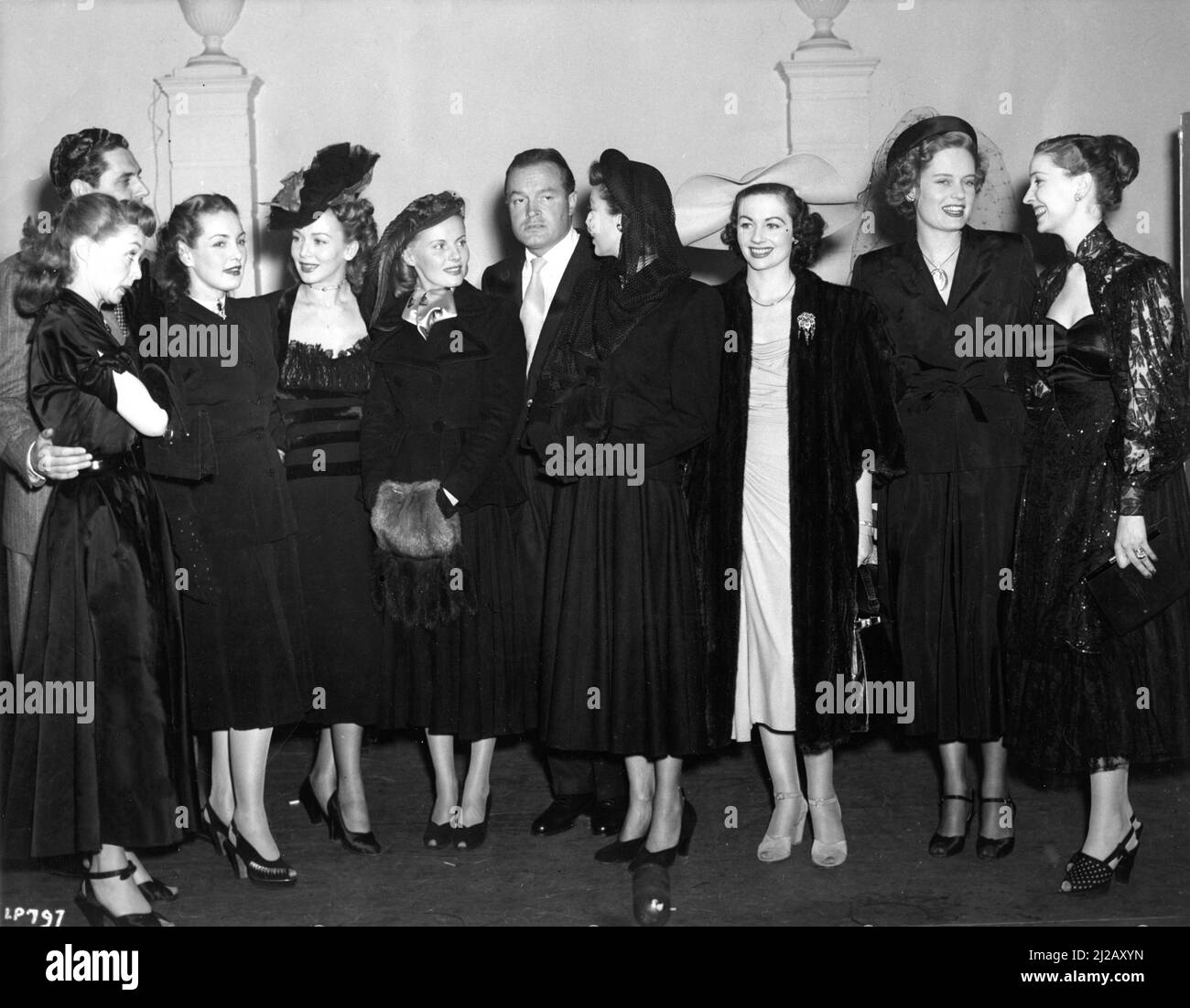 LILLI PALMER PATRICIA ROC CAROLE LANDIS ANN TODD LORETTA JEUNE BOB HOPE MARGARET LOCKWOOD ALEXIS SMITH et VALERIE HOBSON lors d'une réception en novembre 1947 à l'Hôtel Savoy de Londres pour les personnalités du film américain qui sont venus en Angleterre pour assister à la représentation du film de commandement royal de L'ÉPOUSE DE L'ÉVÊQUE Avec Cary Grant Loretta Young et David Niven pour la publicité de la J. Arthur Rank Organization Ltd Banque D'Images