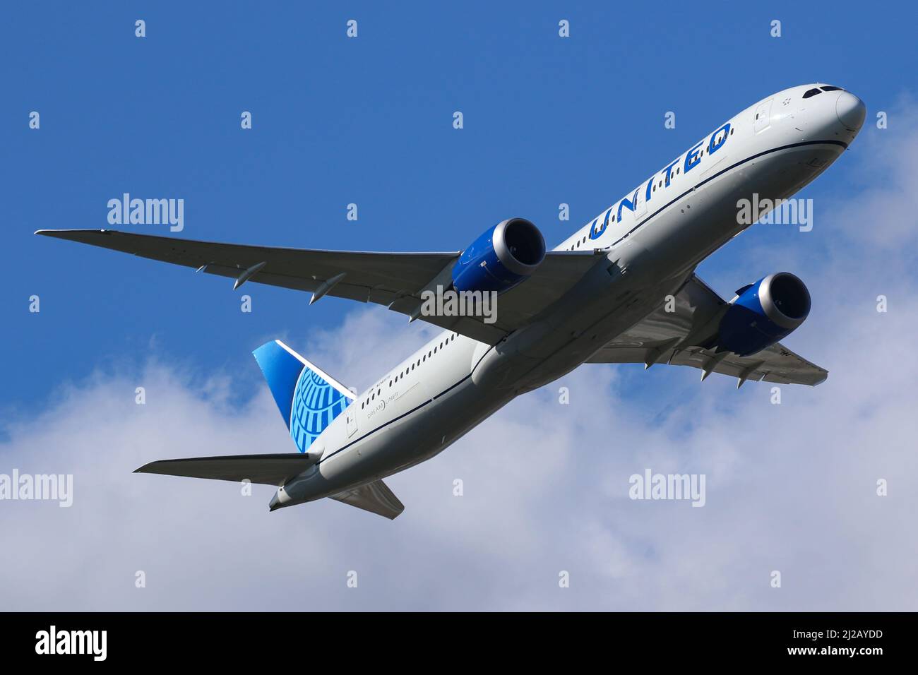 Un Boeing 787 exploité par United Airlines quitte l'aéroport de Londres Heathrow Banque D'Images