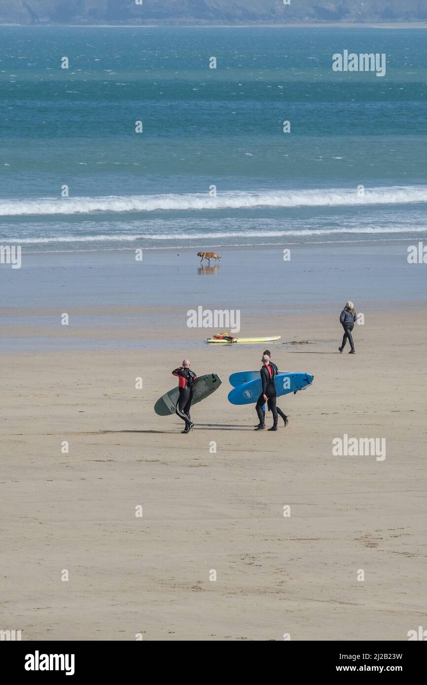 Les gens de Towan Beach à Newquay, en Cornouailles, au Royaume-Uni. Banque D'Images