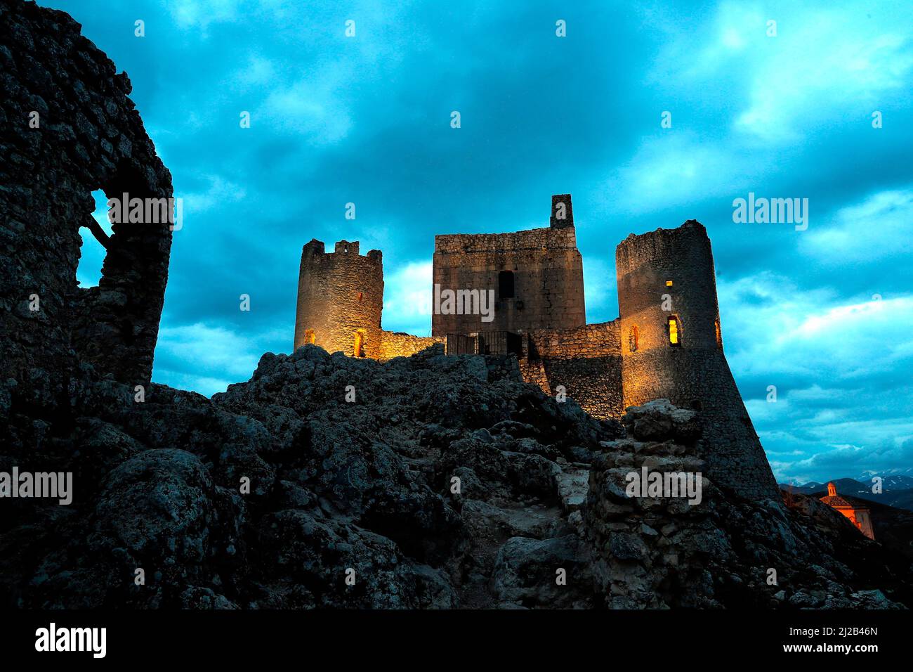 Italie, région des Abruzzes, 25 février 2022 : le château de Rocca Calascio dans les Abruzzes, province de l'Aquila. Château de la période médiévale, ici a été tourné Banque D'Images