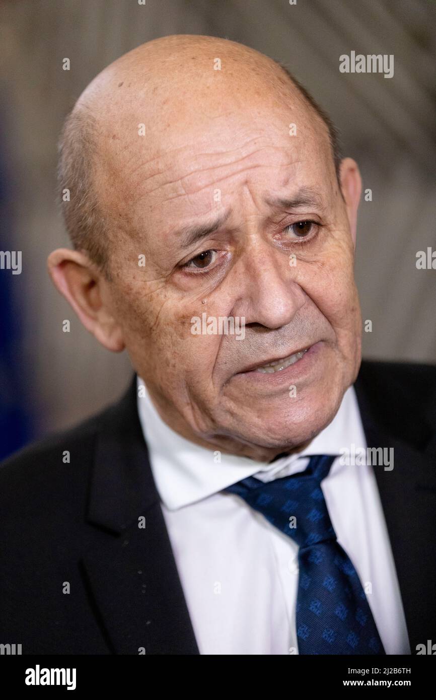 Belgique, Bruxelles, le 15 novembre 2021 : Jean-Yves le Drian répond aux questions dans un entretien médiatique à la suite de la Mmee ministérielle du Partenariat oriental Banque D'Images