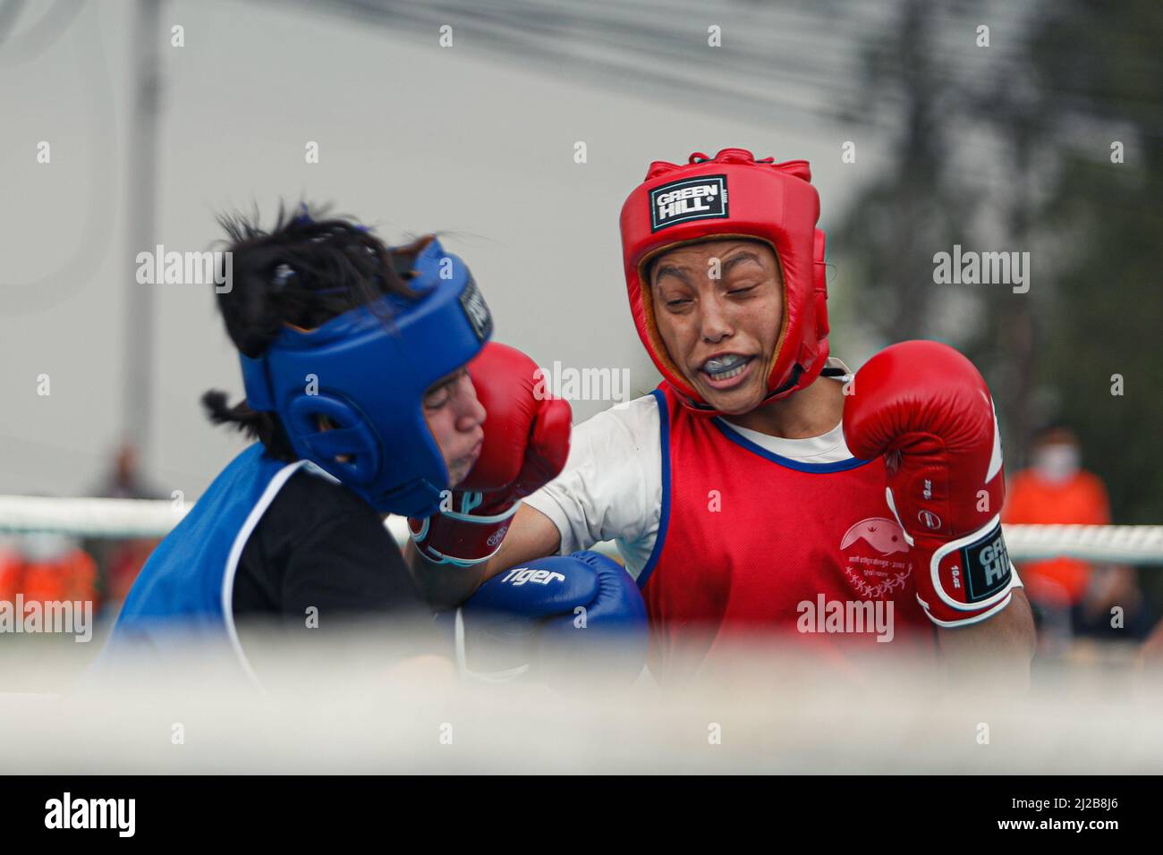 31 mars 2022, Bhakktapur, Bagmati, Népal: Concours de boxeurs de la province de Bagmati pendant le championnat national de boxe de Bir Ganesh Man Singh qui se tiendra à Madhyapur Thimi de Bhaktapur le 31 mars 2022. (Image de crédit : © Amit Machamasi/ZUMA Press Wire) Banque D'Images