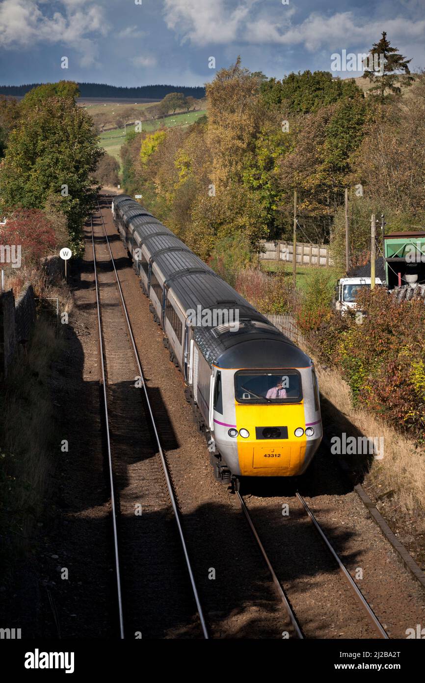 Un Intercity 125 de la côte est à Greenhead, sur la ligne de chemin de fer de la vallée de Tyne avec un train détourné lorsque la franchise de la côte est était publique Banque D'Images Un Intercity 125 de la côte est à Greenhead, sur la ligne de chemin de fer de la vallée de Tyne avec un train détourné lorsque la franchise de la côte est était publique Banque D'Images