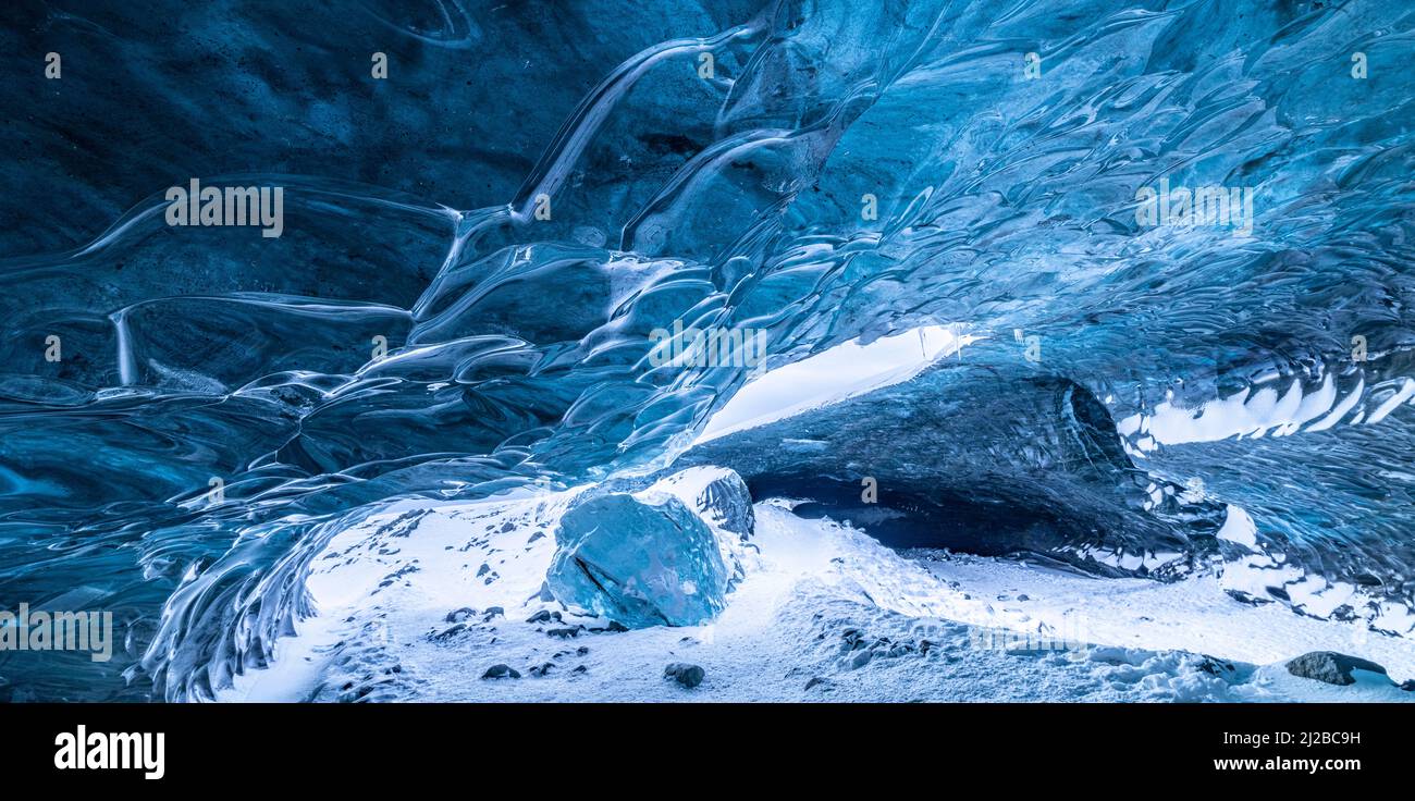 Grotte de glace, Breidamerkurjokull, glacier de Vatnajokull, dans l'est de l'Islande. Banque D'Images