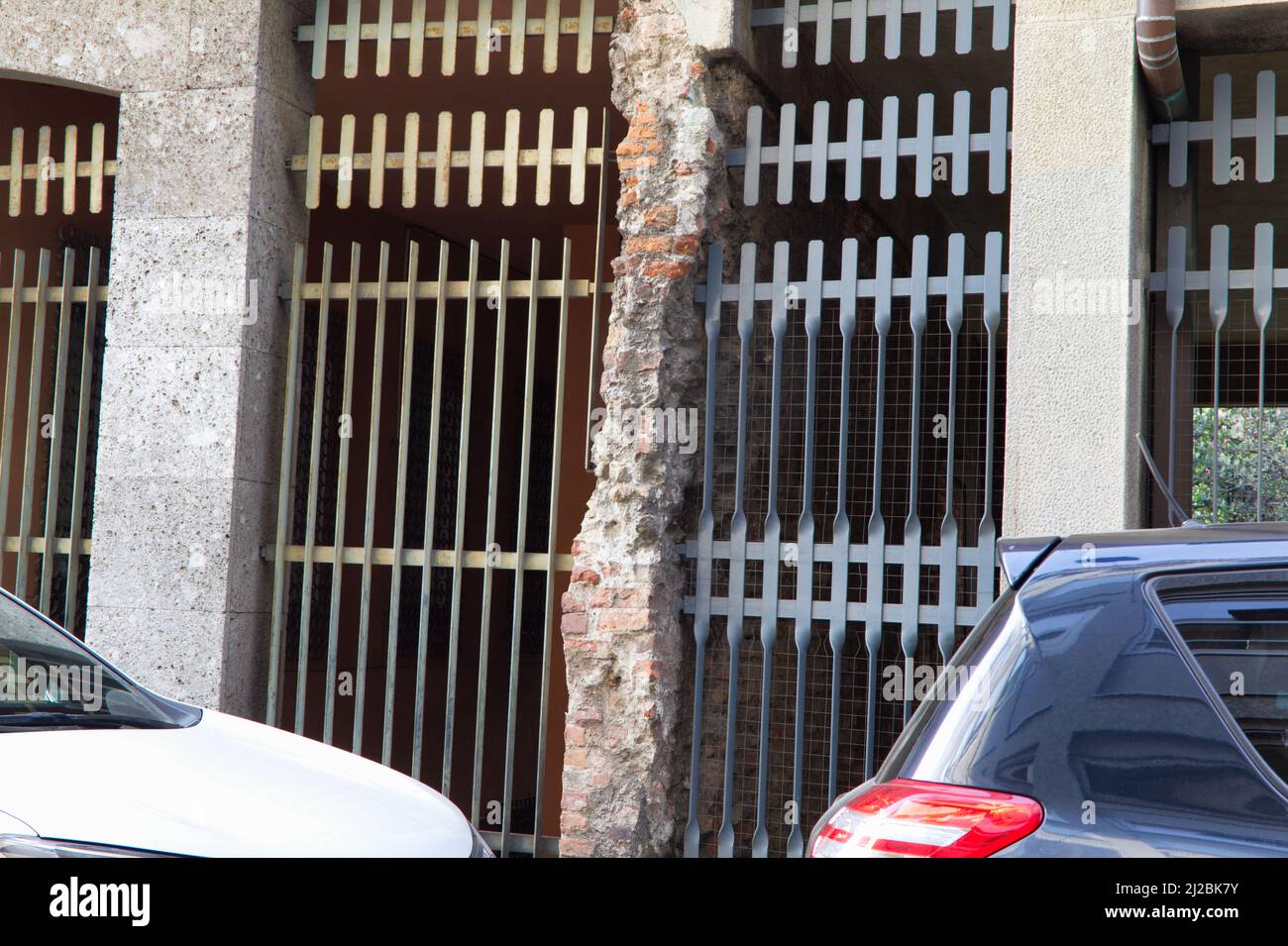 Vieux Milan - vestiges des murs du cirque romain - Milan Banque D'Images