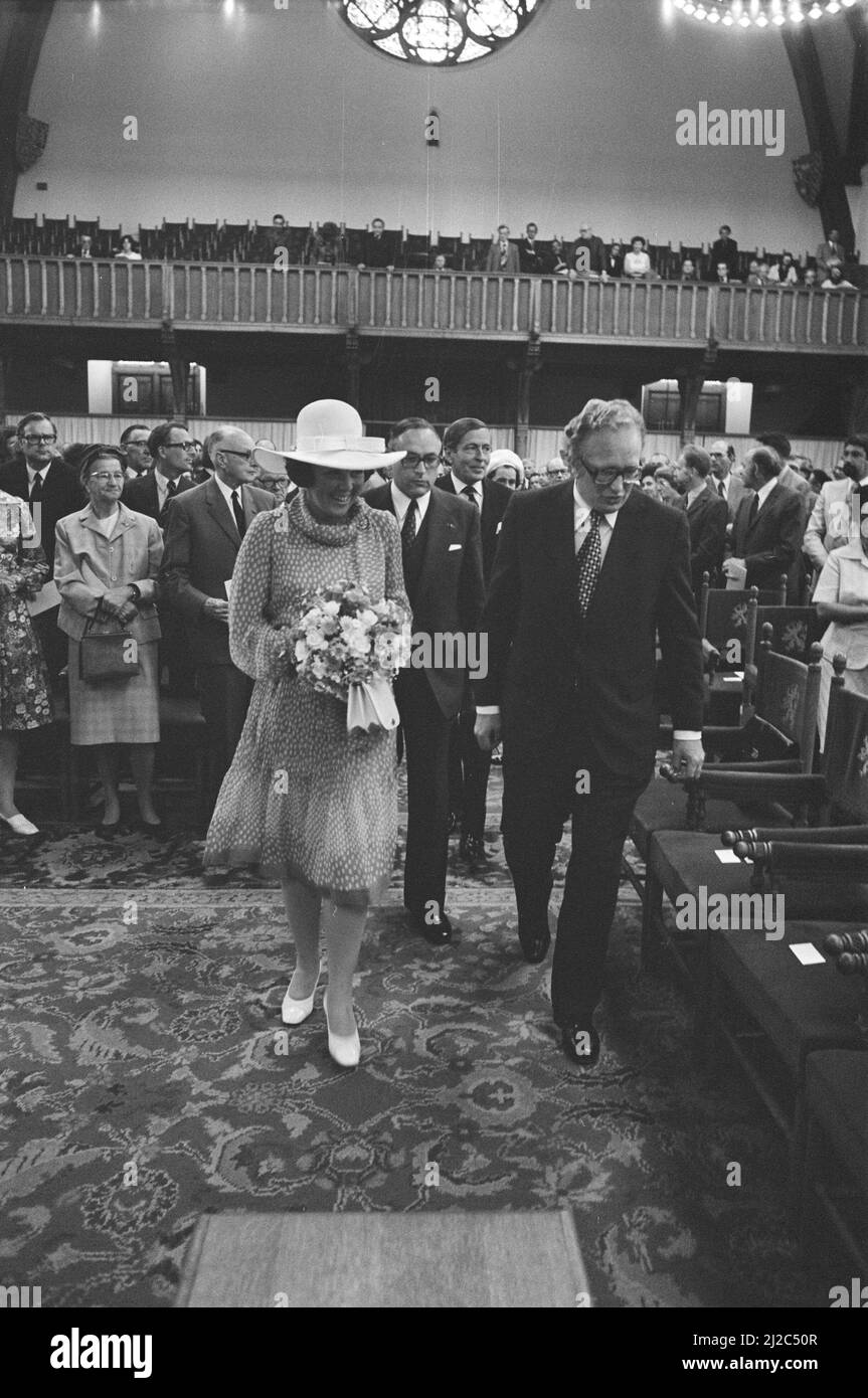 La princesse Beatrix et le prince Claus à l'anniversaire 175th de la loi sur L.O. à Ridderzaal, arrivée ca. 14 juin 1976 Banque D'Images