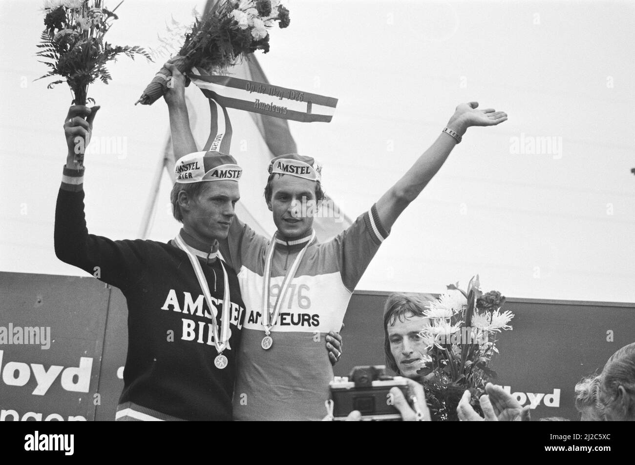 Championnat hollandais de cyclisme amateur dans le champion de Simpelveld Arie Hassink (à droite) et Leo van Vliet (deuxième) ca. 19 juin 1976 Banque D'Images