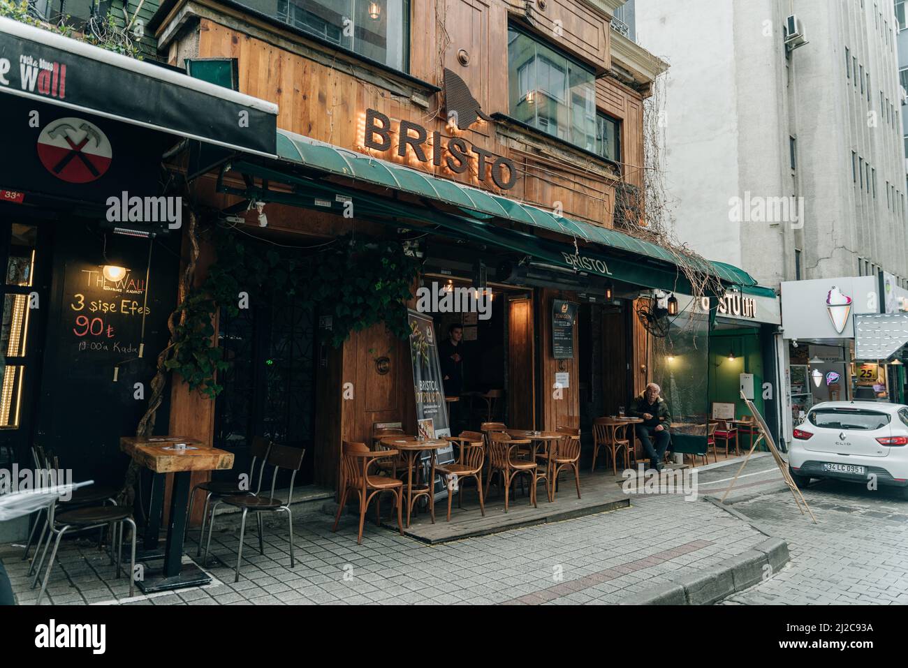 Istanbul, okc, 2021 Une rue de la ville dans le quartier de Kadikoy. Photo de haute qualité Banque D'Images