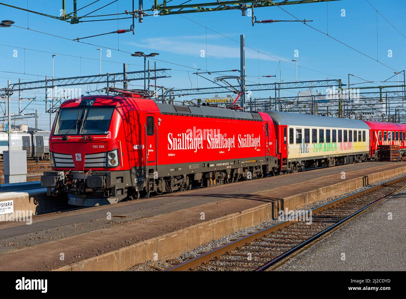 Suède 12 2022 mars train Snälltåget au départ de la gare