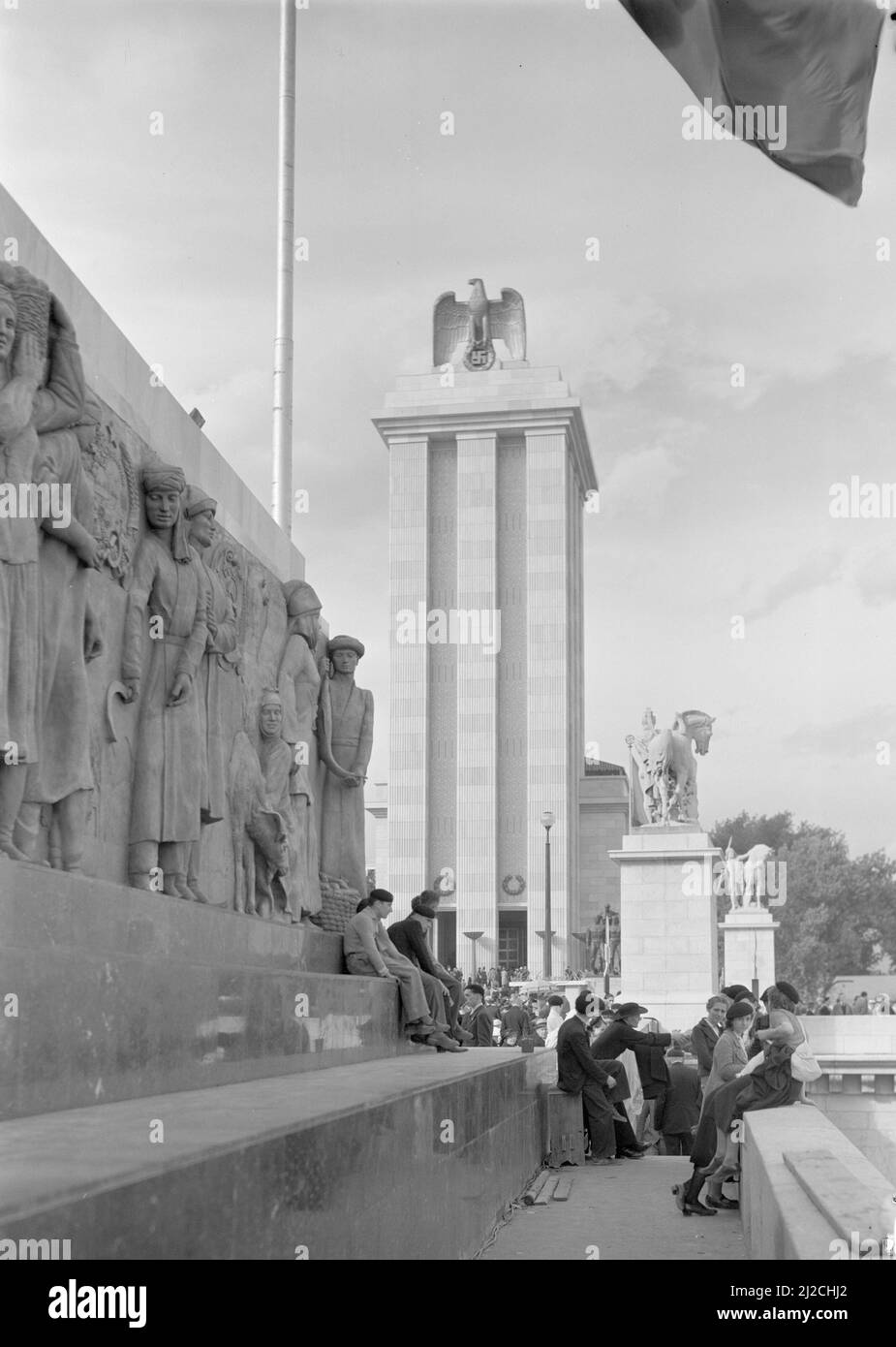 Vue du pavillon allemand avec le pavillon de l'Union soviétique sur la gauche vers 1937 Banque D'Images