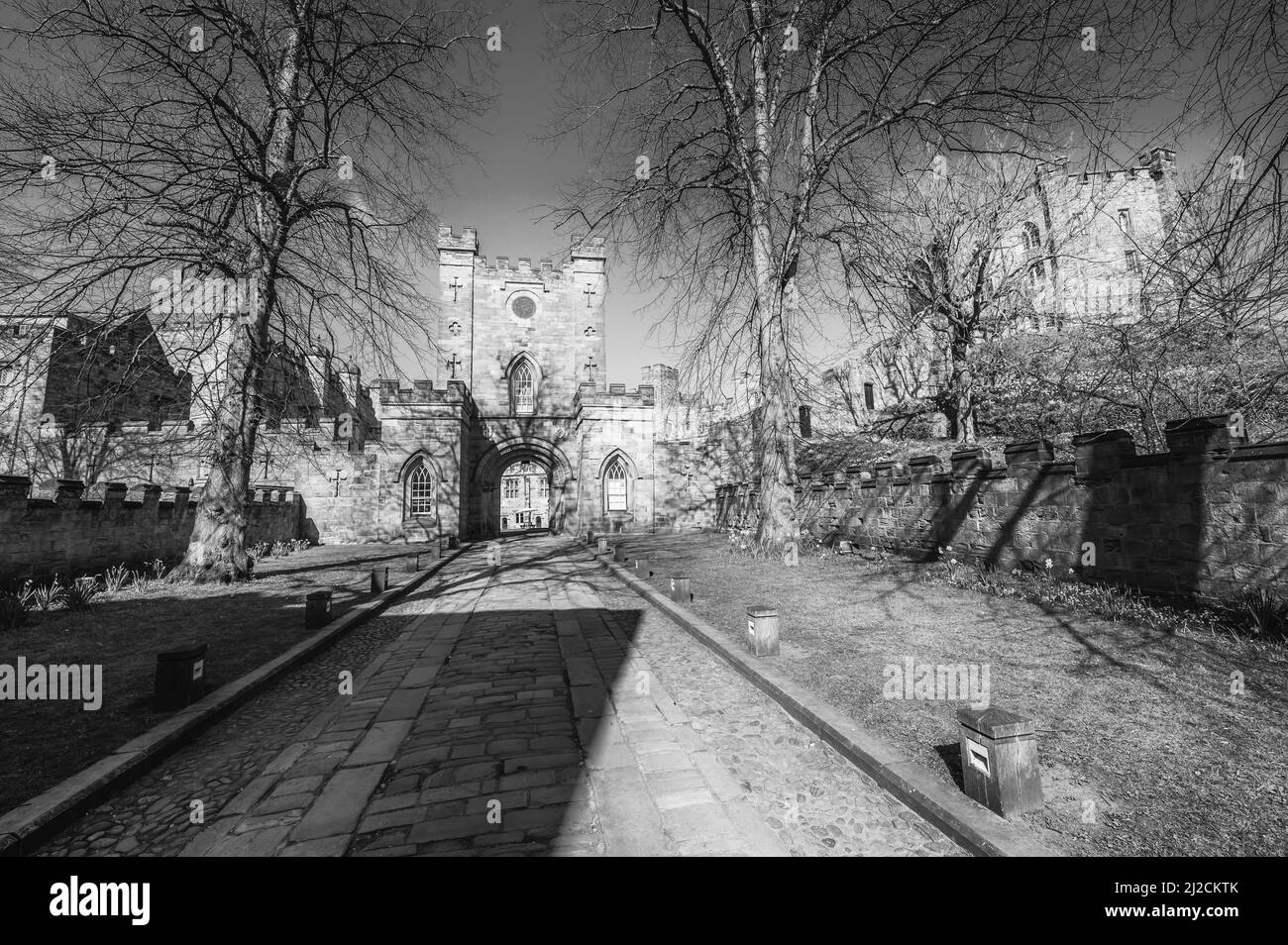 Il s'agit de la célèbre forteresse du château normand de Durham datant de 11th siècles qui surplombe la plupart de Durham et la campagne environnante, y compris le River Wear Banque D'Images