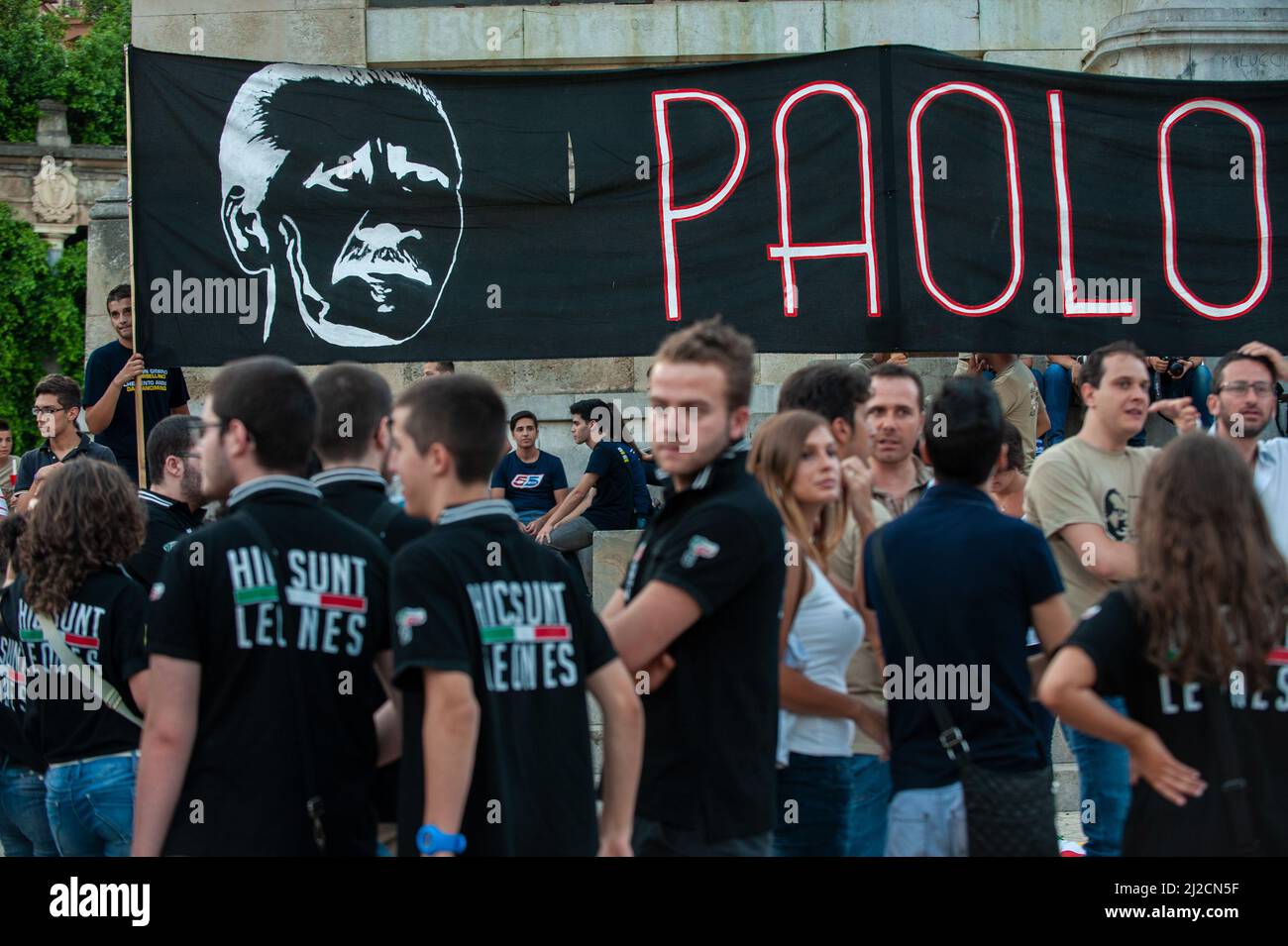 Palerme, Italie 19/07/2012: Vingtième anniversaire des massacres de 92. Procession aux flambeaux organisée par Giovane Italia. ©Andrea Sabbadini Banque D'Images