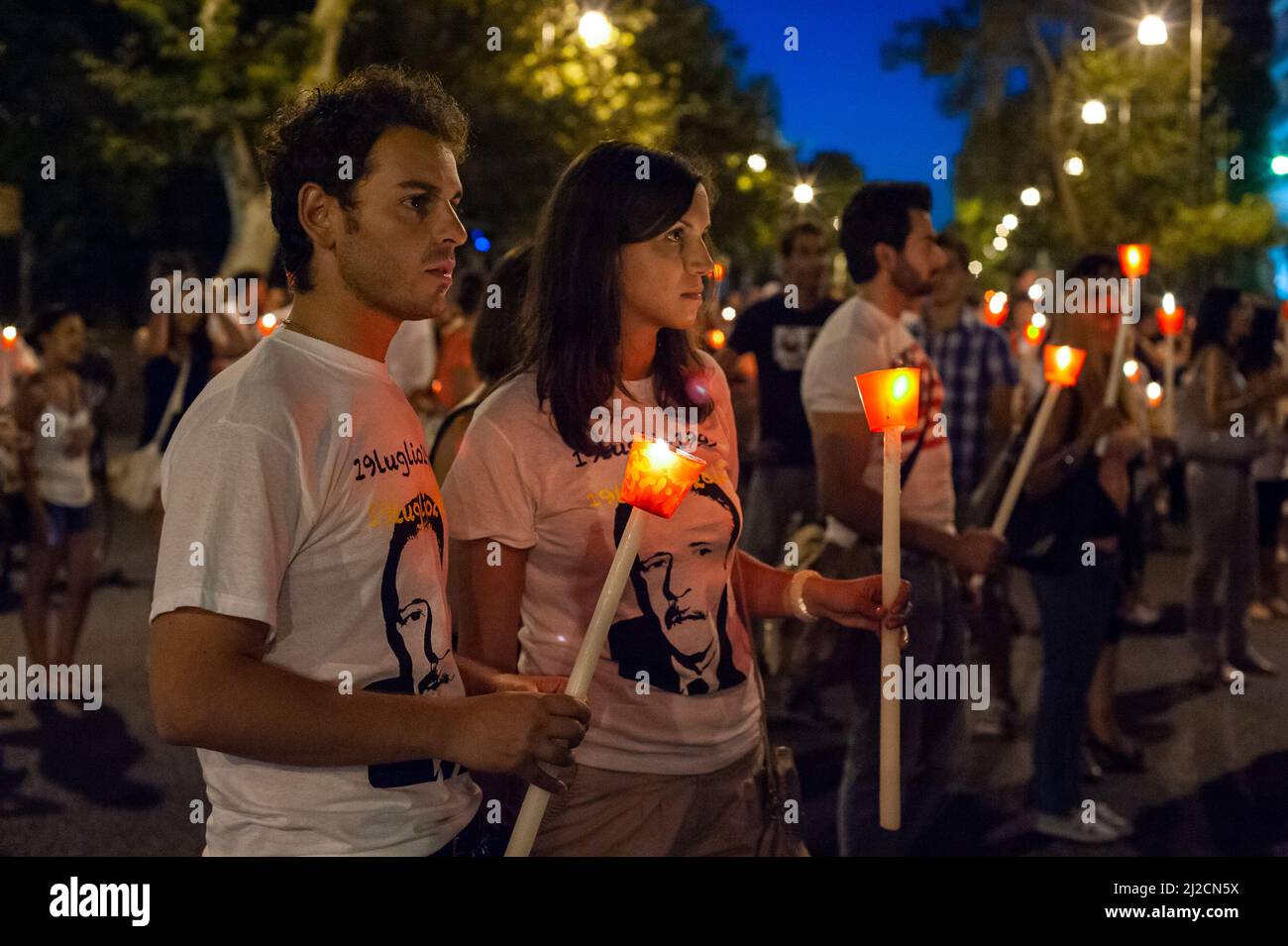 Palerme, Italie 19/07/2012: Vingtième anniversaire des massacres de 92. Procession aux flambeaux organisée par Giovane Italia. ©Andrea Sabbadini Banque D'Images