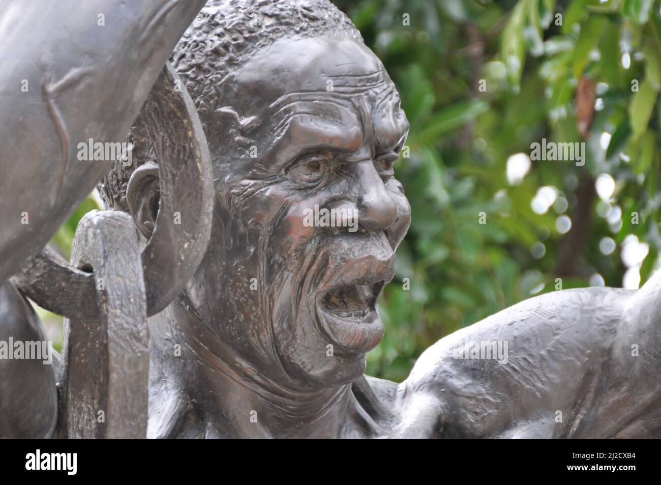 La statue de la liberté zambienne devant les bureaux du gouvernement dans le centre-ville de Lusaka. Banque D'Images