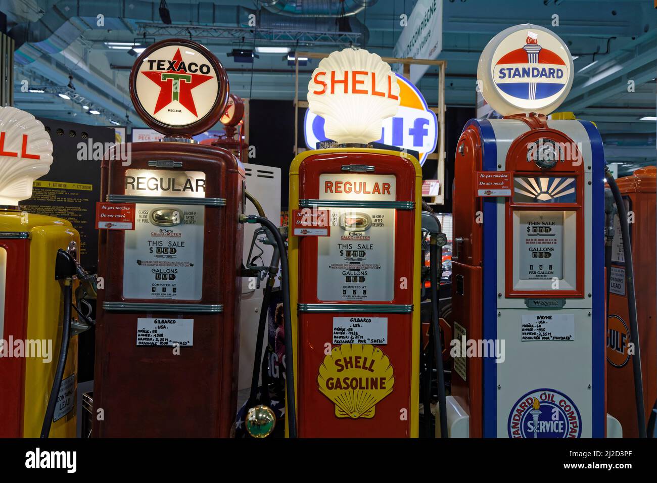 Paris, France. 15 mars 2022, salon Retromobile présentant des voitures anciennes à Paris, France. Crédit : Gerard Crossay/Alamy stock photo Banque D'Images