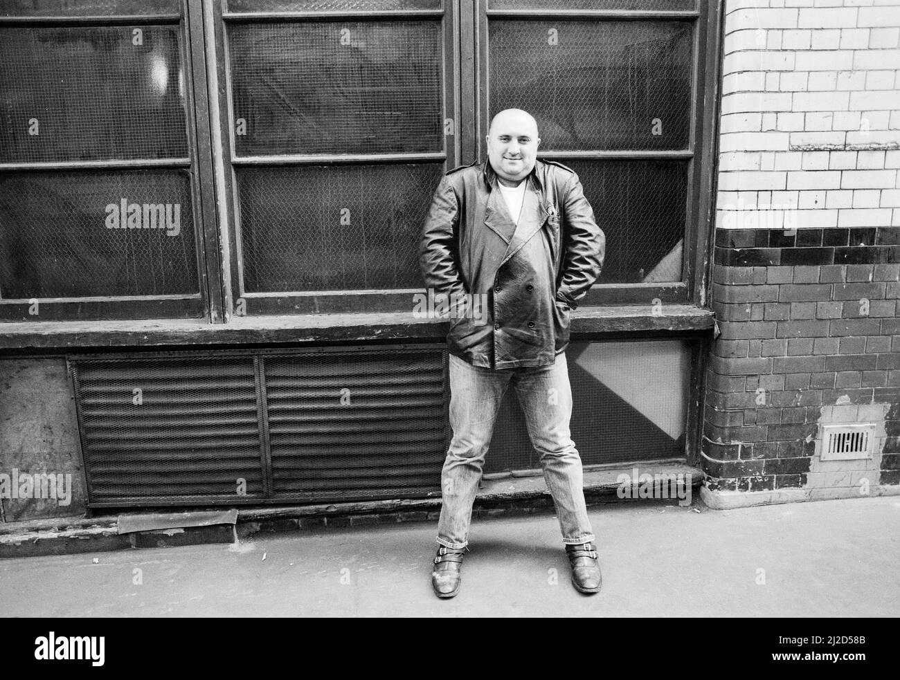 Alexei Sayle, comédien de Liverpudlian, qui a joué dans la série télévisée de la BBC The Young One, photographiée à Londres. 17th mai 1985. Banque D'Images