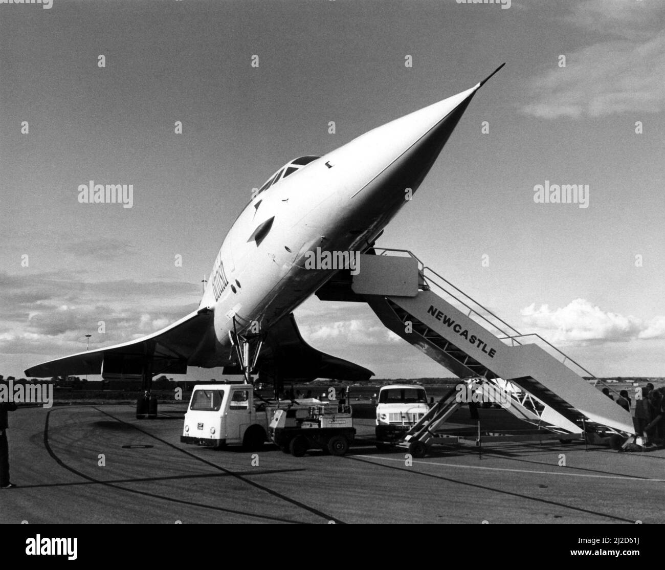 British Airways Concorde Airliner / avion visite l'aéroport de Newcastle. Les amateurs d'avions ont été traités à deux concordances arrivant à Newcastle le même jour, comme un vol affrété d'Édimbourg et un autre Concorde utilisé comme vol de remplacement séparé, tous deux arrivés à moins de 90 minutes l'un de l'autre. 10th décembre 1986. Banque D'Images