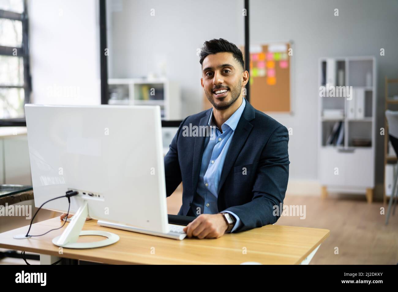 Séminaire en ligne sur la formation virtuelle.Entretien avec un homme Banque D'Images